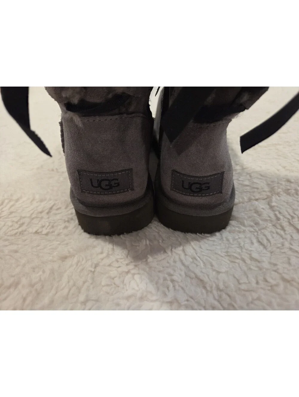 Ugg Women's Short Continuity Bow Size US 6 Charcoal Color Gray Black Bow Boots
